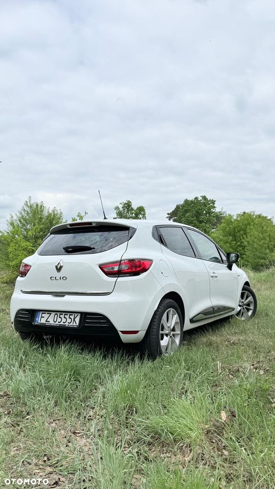 Renault Clio 1.2 16V Limited EU6 - 9