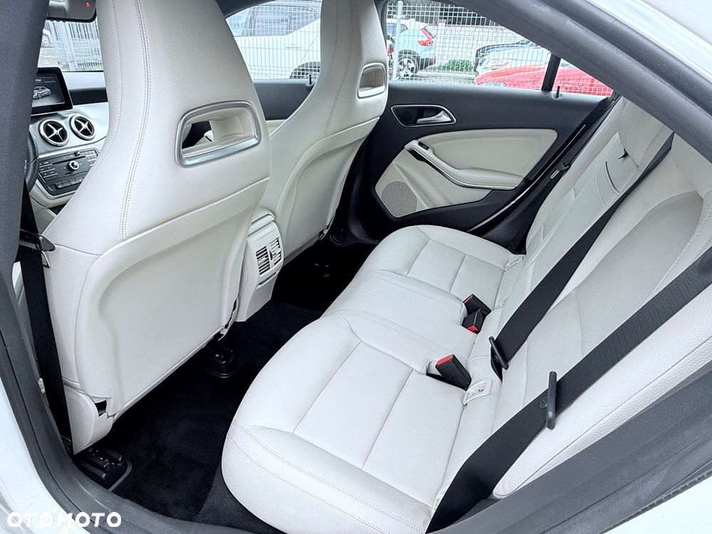 Mercedes-Benz CLA - 10