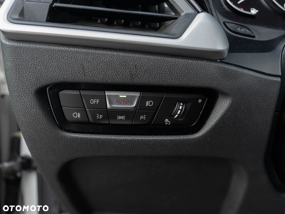 BMW Seria 3 318d - 33