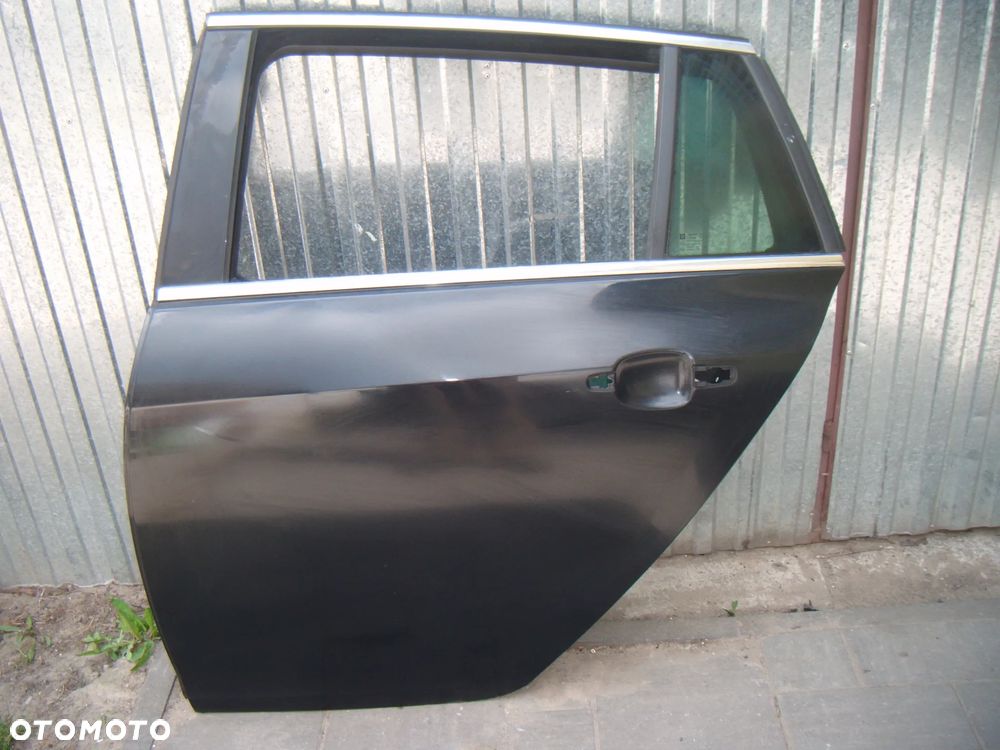 opel  insignia a kombi drzwi lewy tył gołe Z22C - 1