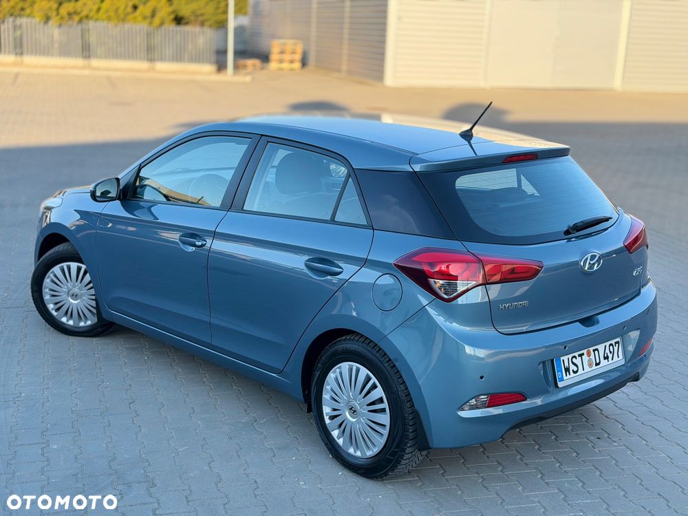 Hyundai i20 1.4 Comfort EU5 - 6
