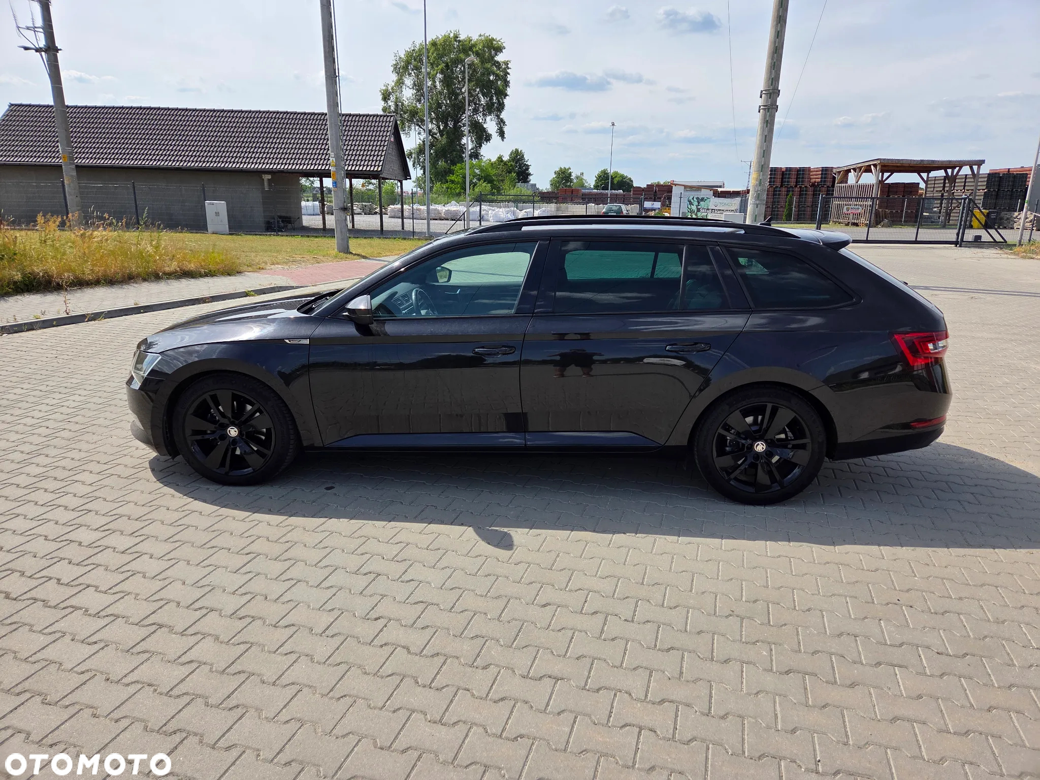 Skoda Superb Combi 2.0 TDI DSG Sportline - 8