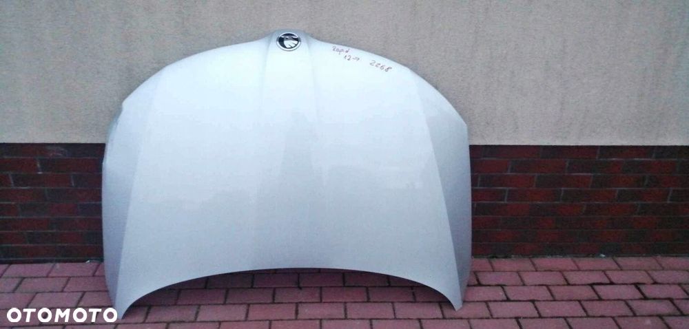 Maska pokrywa silnika SKODA RAPID 2012-2023 srebrna 12-23 5E0 823 031 klapa