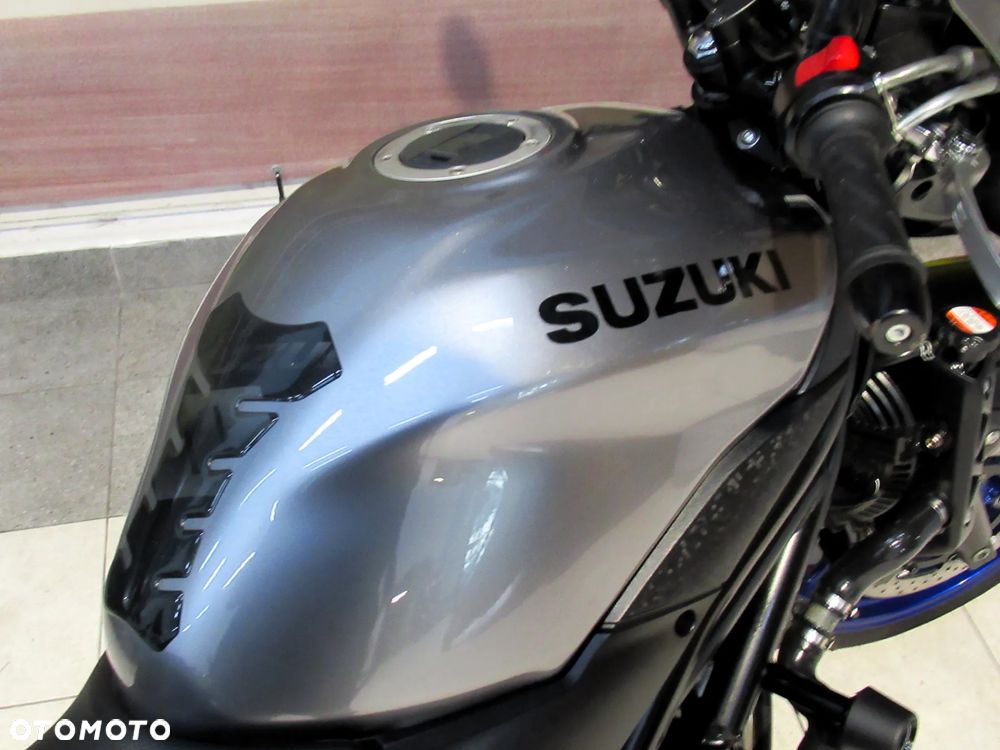 Suzuki SV - 25