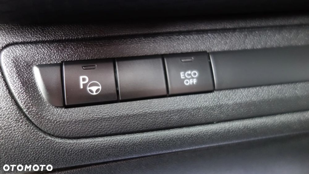 Peugeot 2008 1.2 Pure Tech Allure S&S - 18