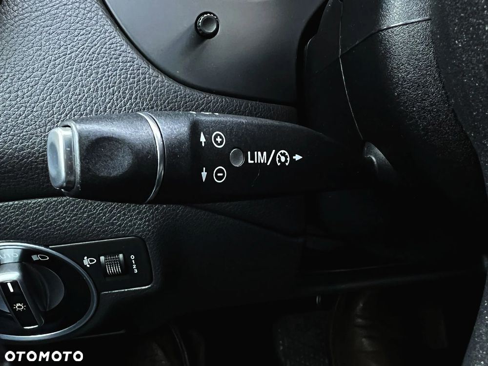 Mercedes-Benz GLA 200 7G-DCT Style - 27