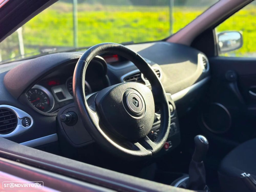 Renault Clio 1.2 16V Confort - 2