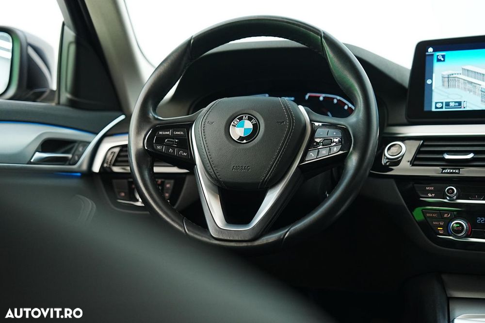 BMW Seria 5 530e Aut. - 19