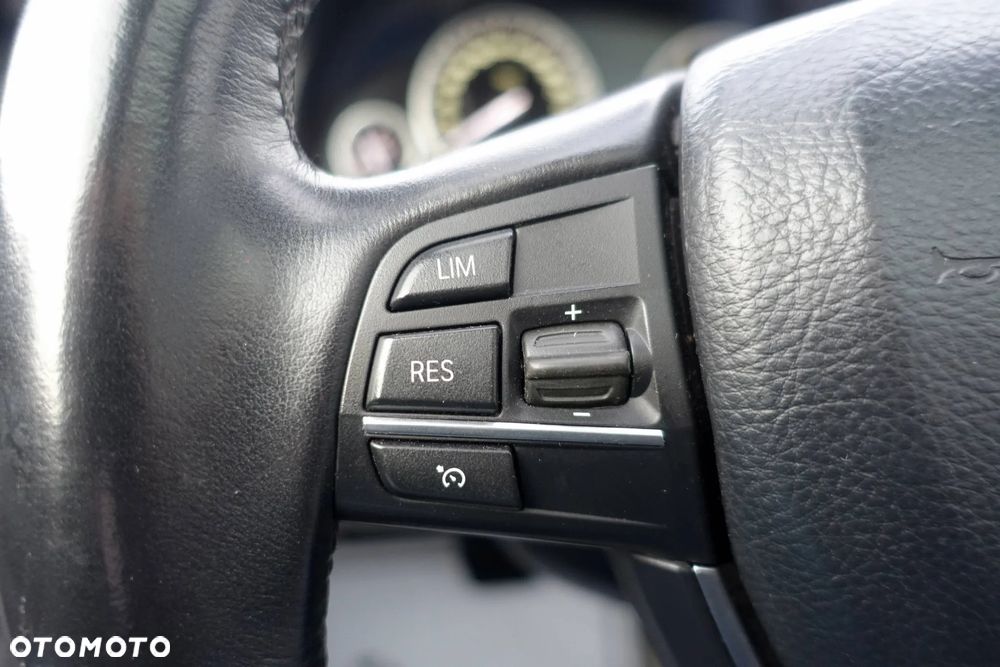 BMW Seria 5 530d xDrive Sport-Aut Modern Line - 31