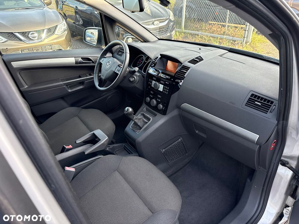 Opel Zafira 1.8 Cosmo - 21