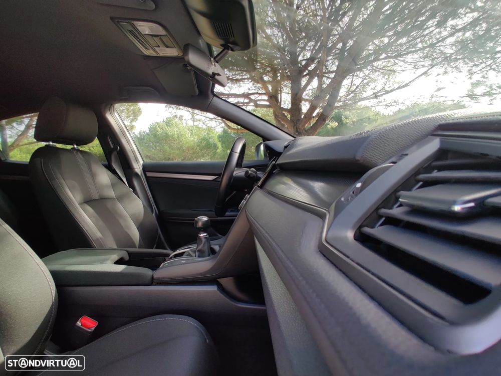 Honda Civic 1.0 i-VTEC Executive - 24