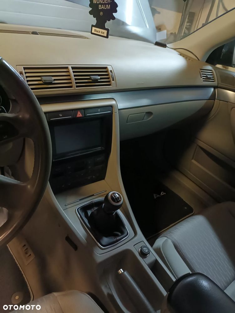 Audi A4 Limousine - 9