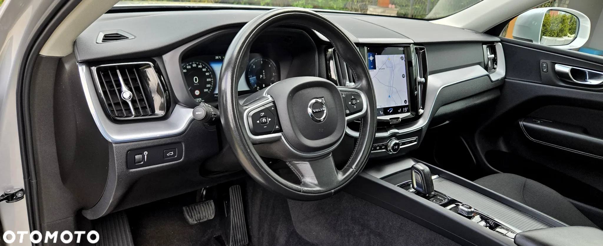 Volvo XC 60 B4 D Plus Dark - 17