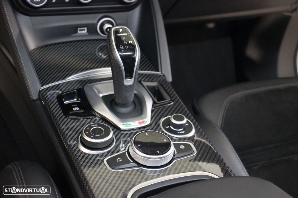 Alfa Romeo Stelvio 2.9 T Quadrifoglio AT8 Q4 - 18