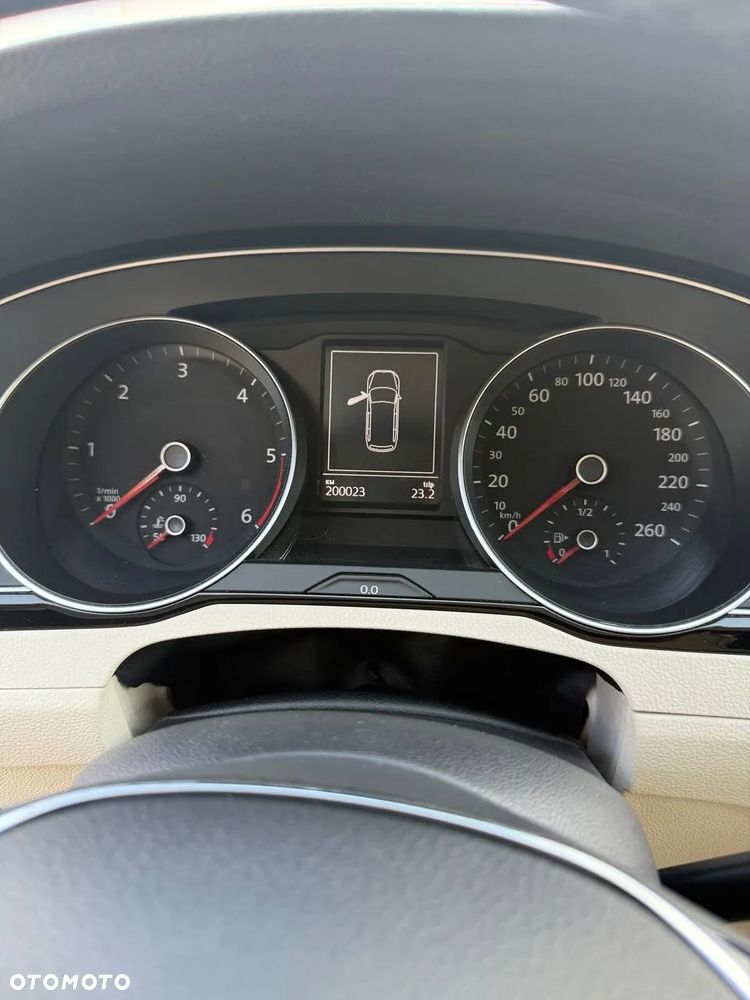 Volkswagen Passat Variant 2.0 TDI SCR DSG Business - 24