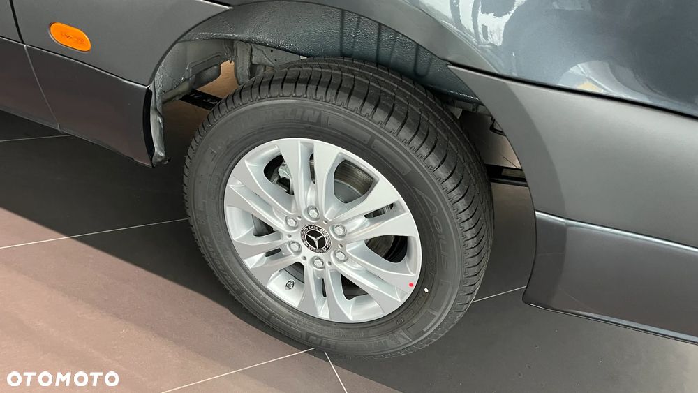 Mercedes-Benz Sprinter SPRINTER 319 CDI automat hak 3,5t Distronic Full - 10