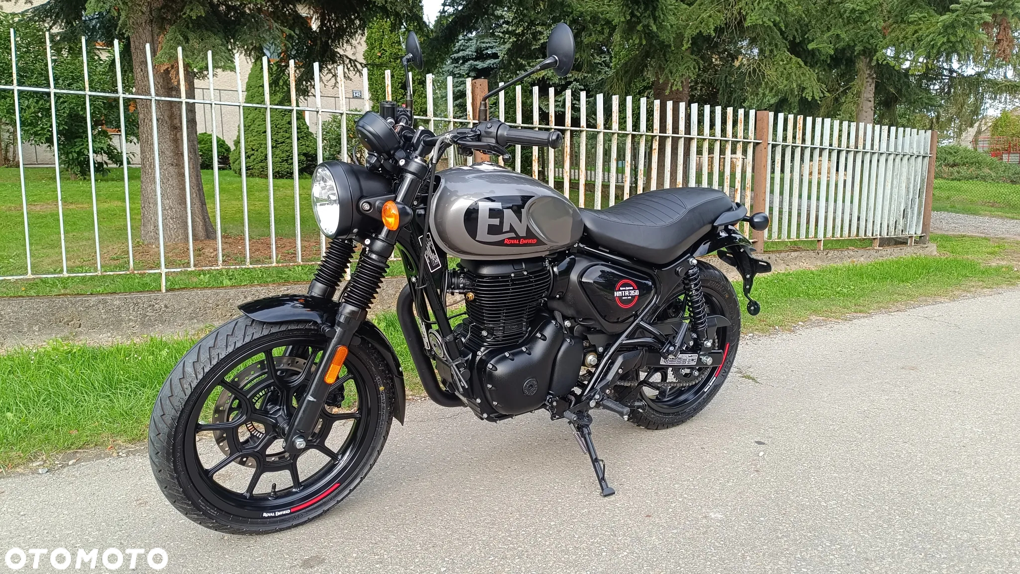 Royal Enfield HNTR - 2