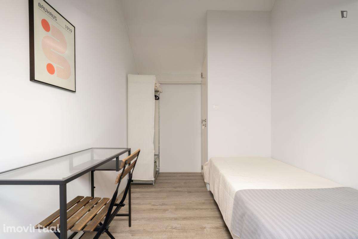 Quarto - localizado em Paranhos Porto - Grande imagem: 4/40