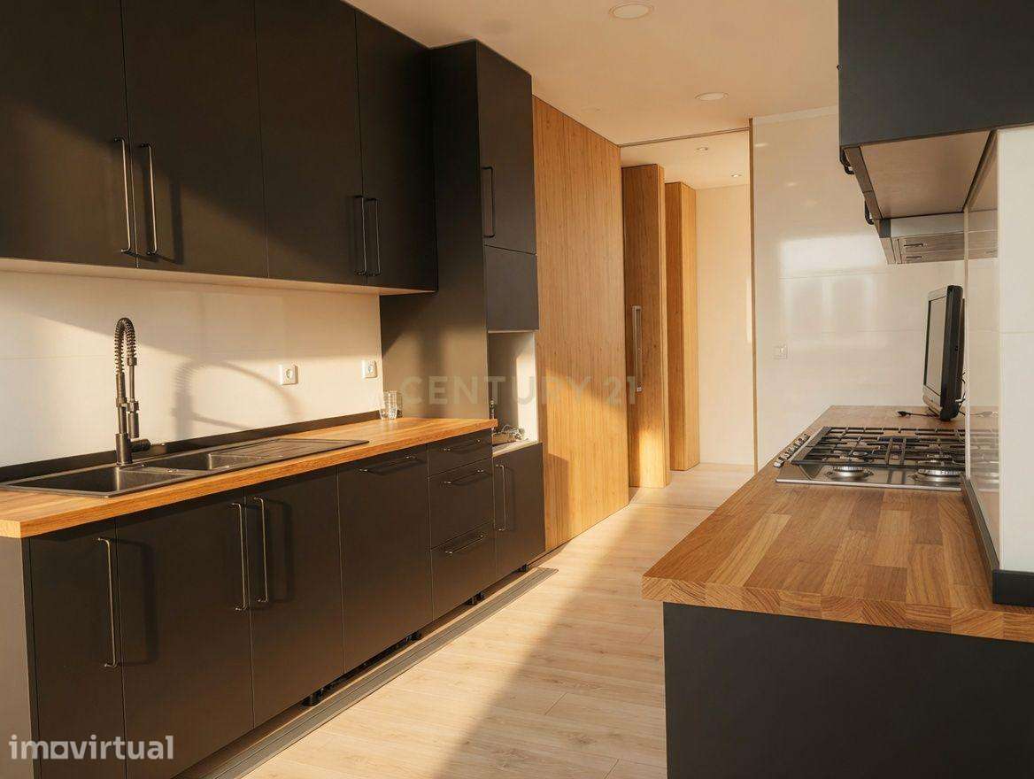 T5 completamente renovado, com 2 Suítes  em zona nobre de Coimbra OPOR - Grande imagem: 2/20