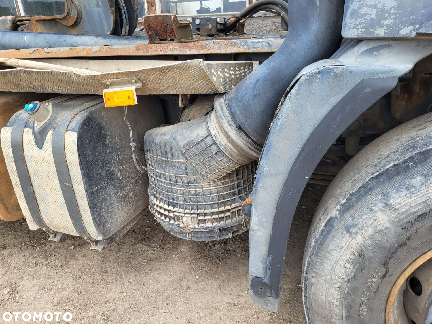 Versalift Actros 2541L/6X2 - 23