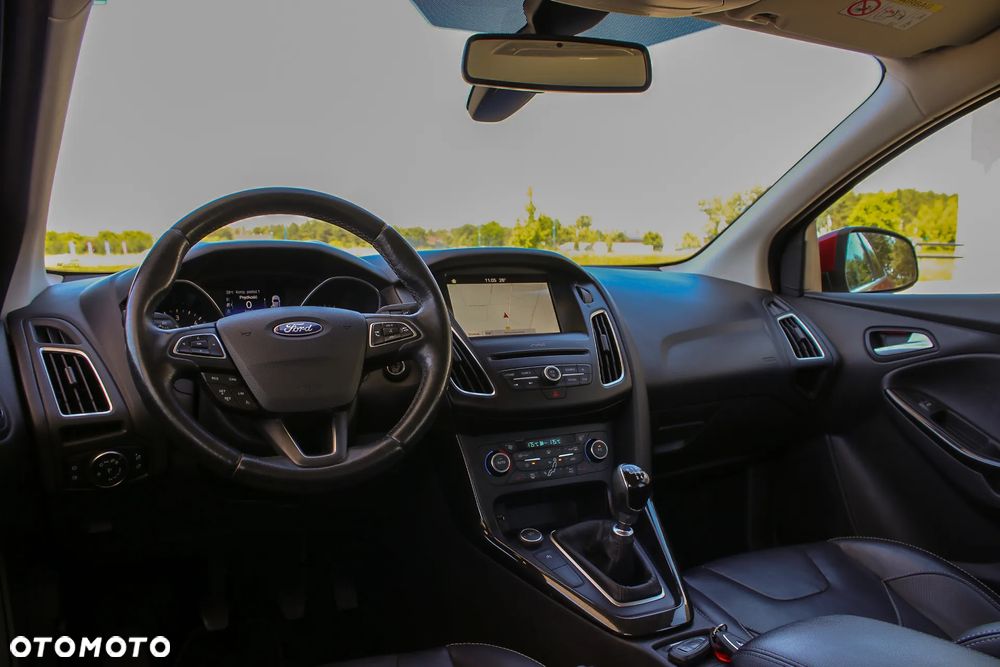 Ford Focus 1.5 EcoBlue Start-Stopp-System ST-LINE DESIGN - 25