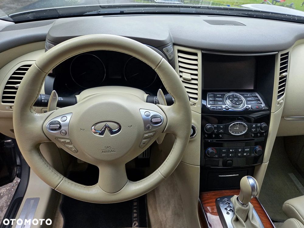 Infiniti QX70 3.0d S - 9