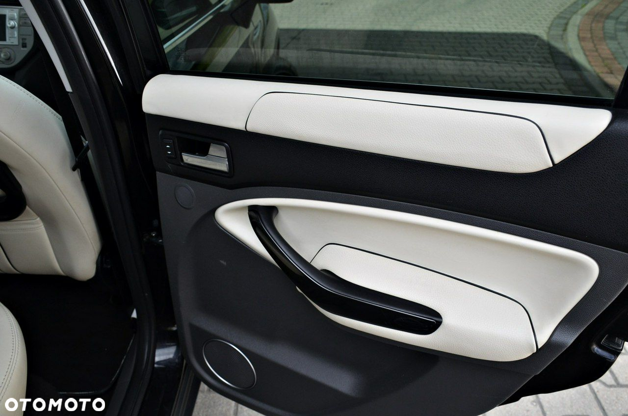 Ford Kuga - 29