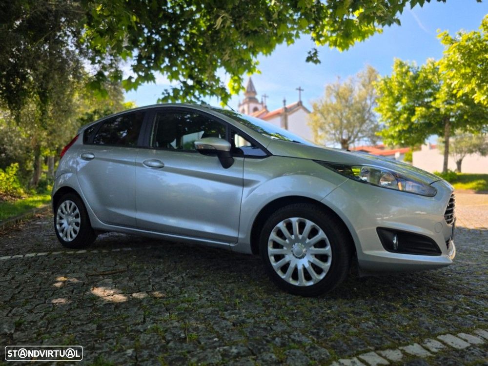 Ford Fiesta 1.0 EcoBoost S&S TITANIUM - 4