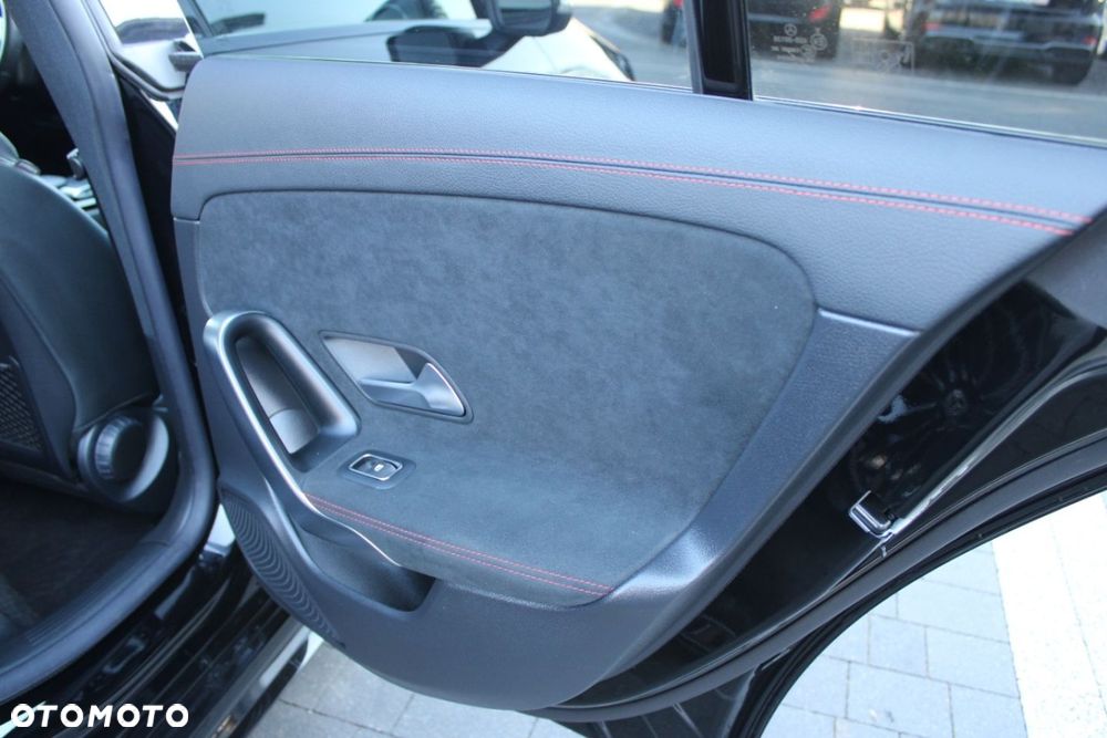 Mercedes-Benz CLA - 33