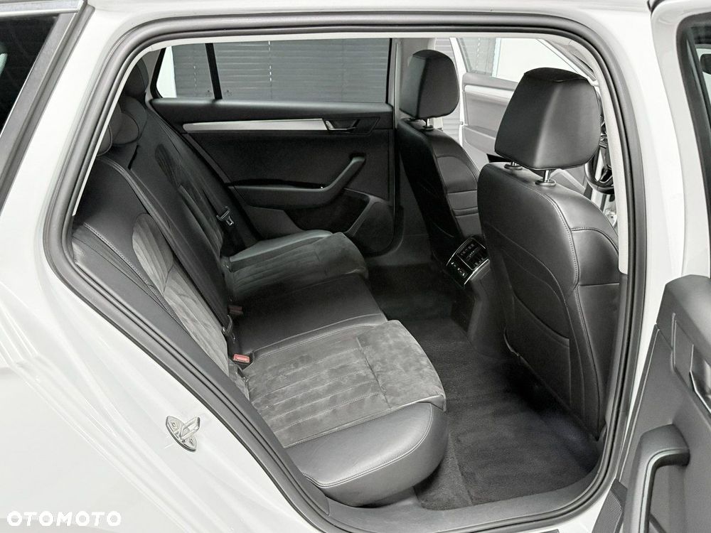 Skoda Superb 2.0 TDI DSG Sportline - 34