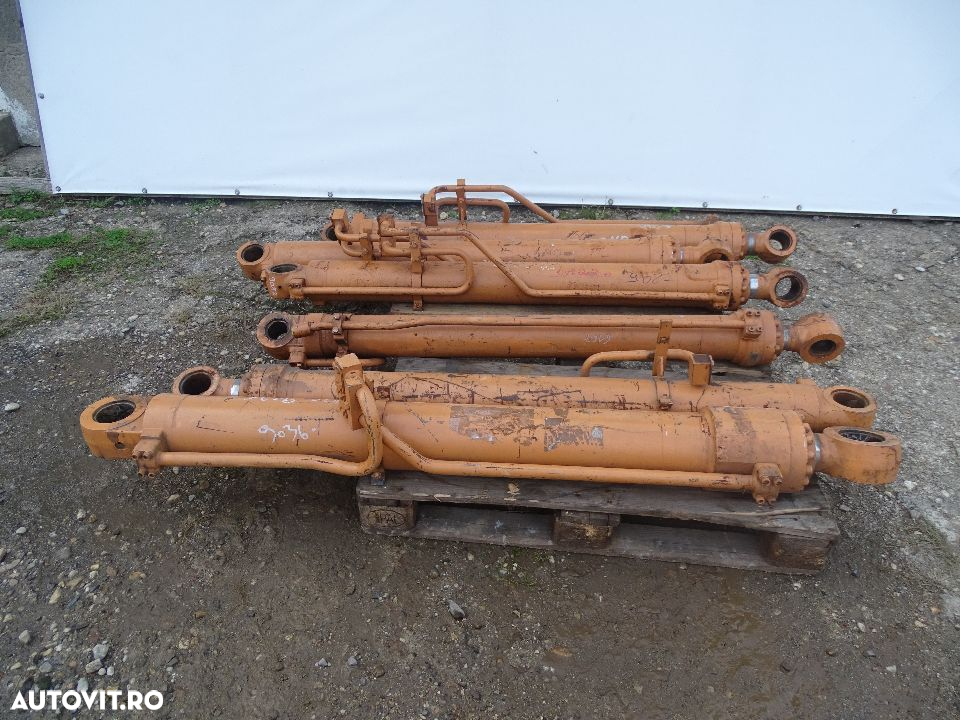 Cilindrii hidraulici  Noi gama CNH - 12