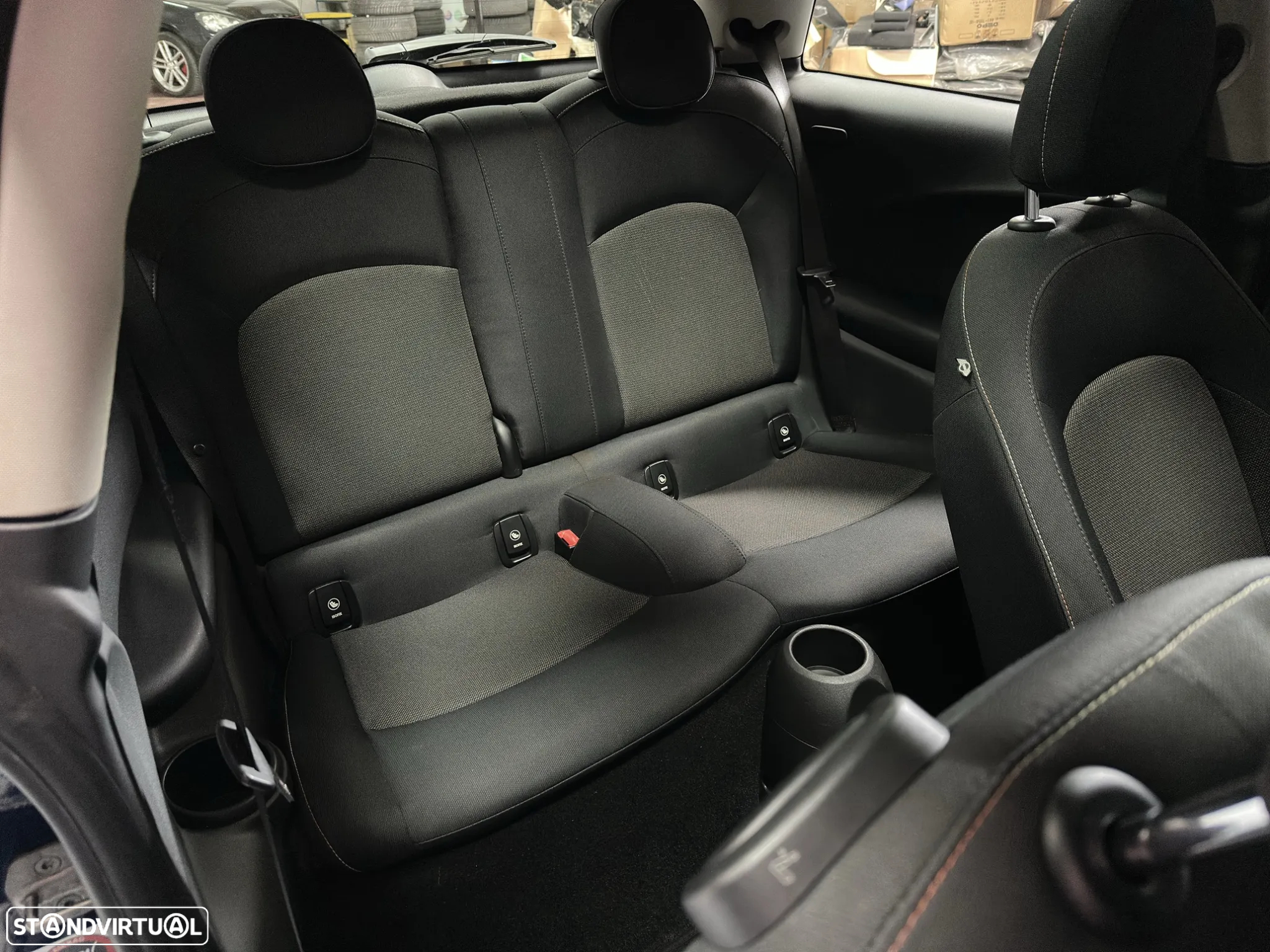 MINI 3 Portas One D - 23