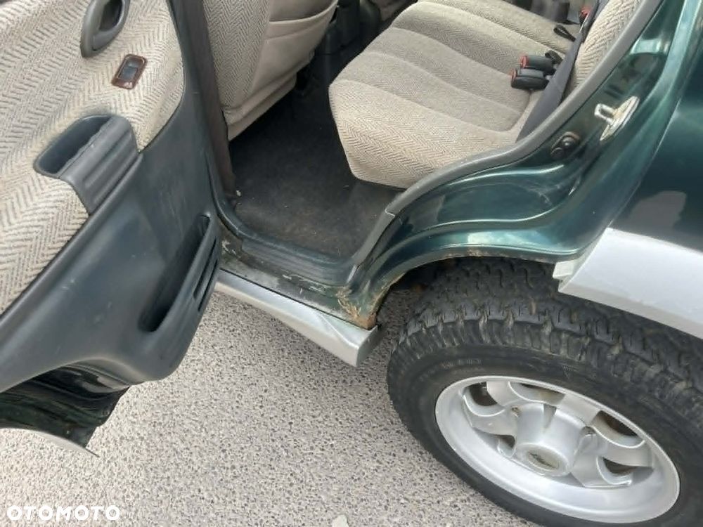 Suzuki Grand Vitara 2.5 V6 - 26