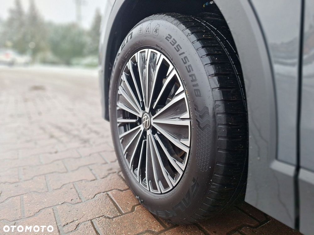 Volkswagen Tiguan - 11