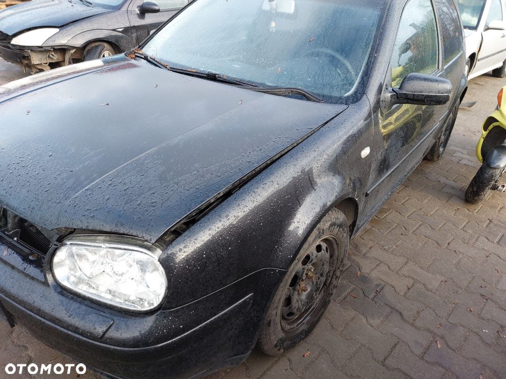VW GOLF IV 4 na części  z 2000 r-1,4 16V benz  i 1999r.-2,0benzyna - 6