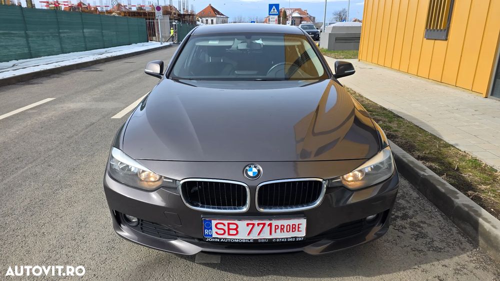 BMW Seria 3 318d - 11