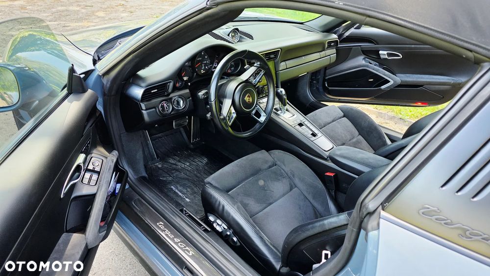 Porsche 911 Targa 4 GTS PDK - 6