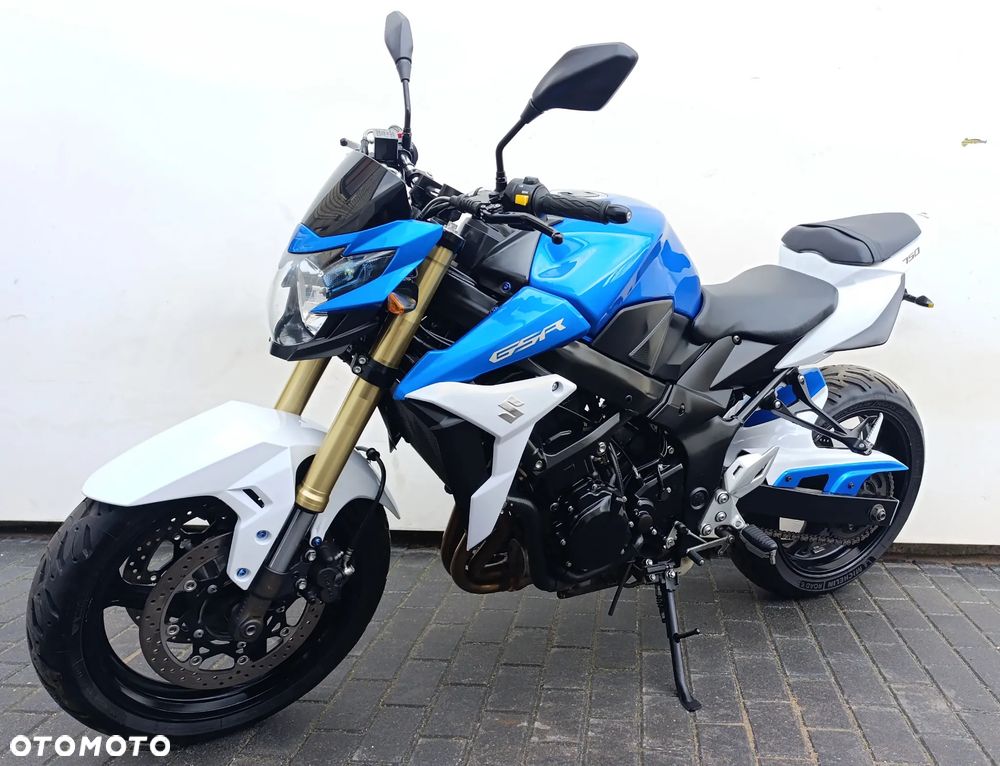 Suzuki GSR - 3