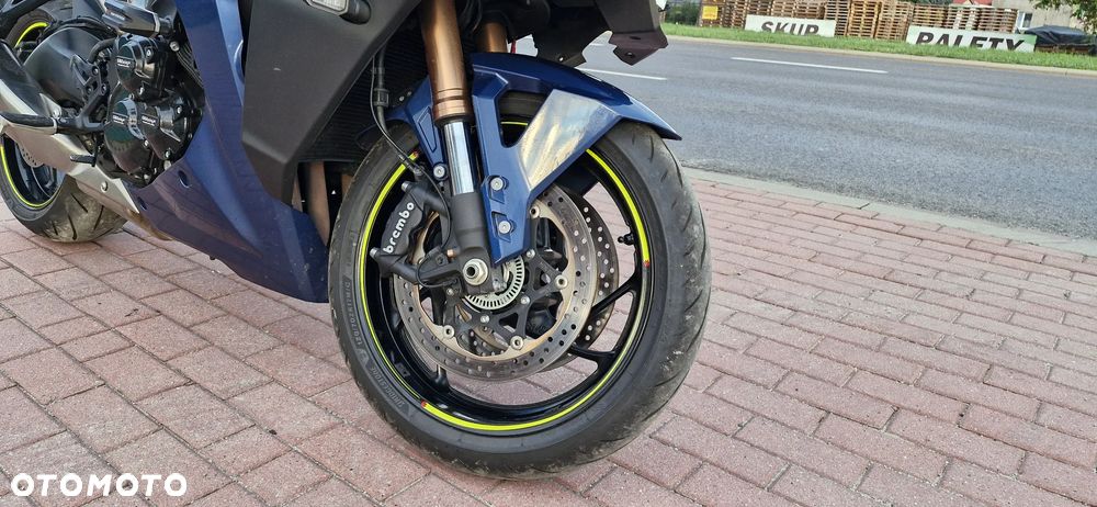 Suzuki GSX - 11