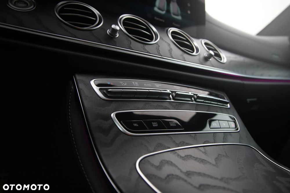 Mercedes-Benz Klasa E 300 Business Edition - 18