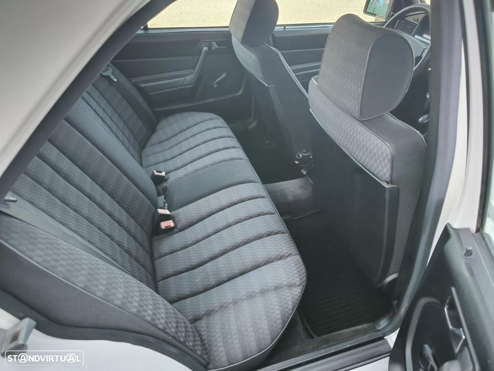 Mercedes-Benz W201 (1982-1993) 190 E 1.8 - 27