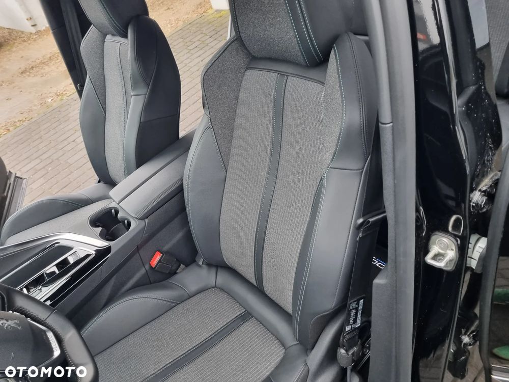 Peugeot 3008 1.2 PureTech Allure S&S EAT6 - 20