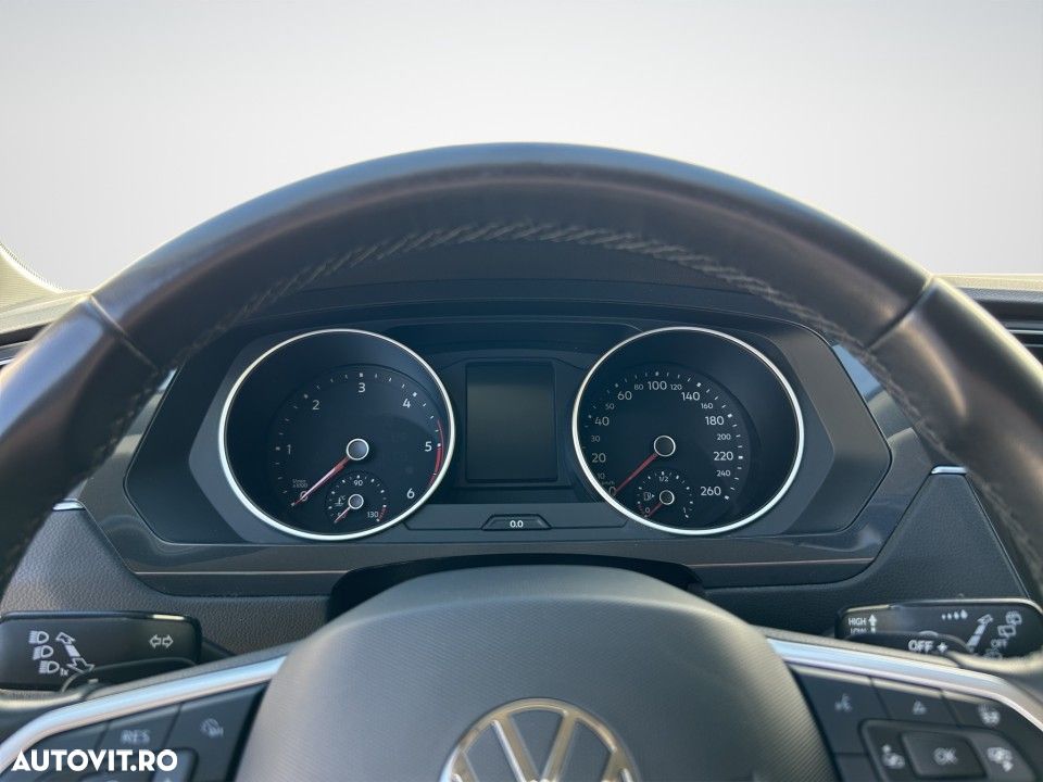 Volkswagen Tiguan - 12