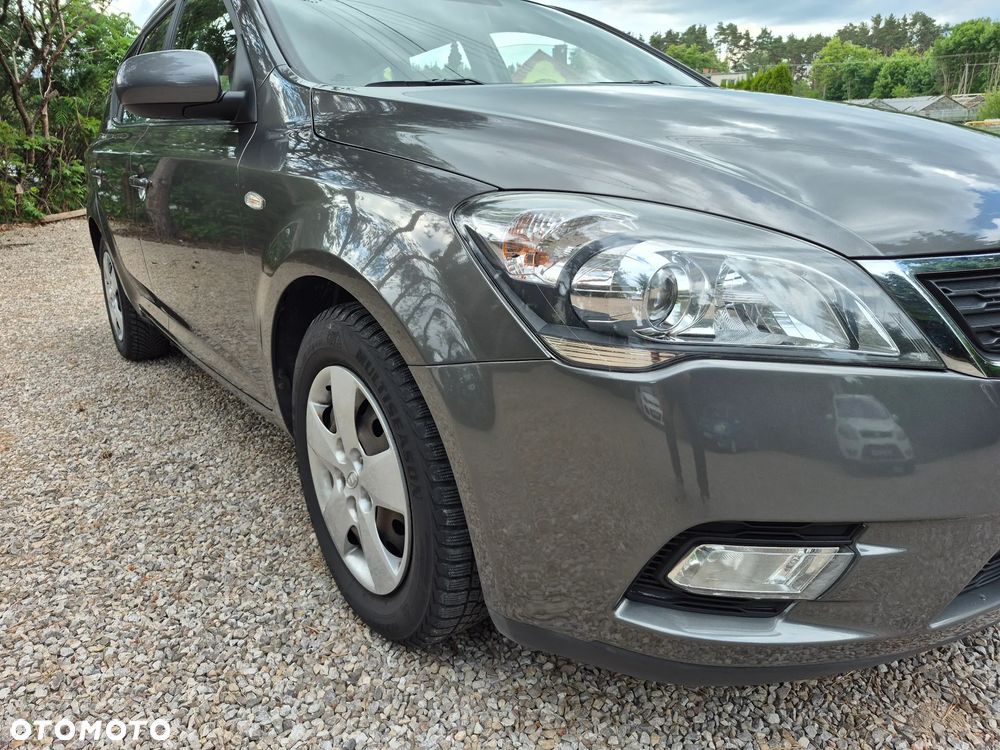 Kia Ceed 1.4 CVVT Dream-Team Edition - 12