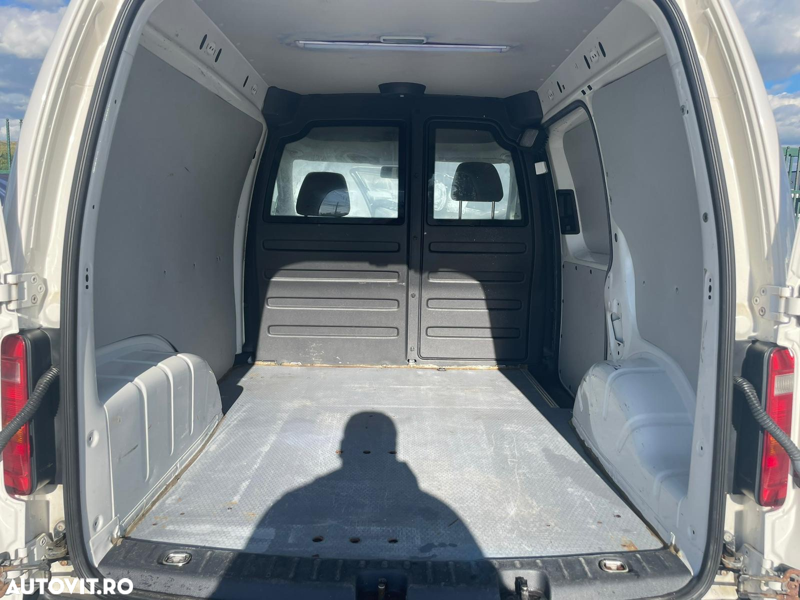 Volkswagen Caddy 2.0 TDI DSG - 4