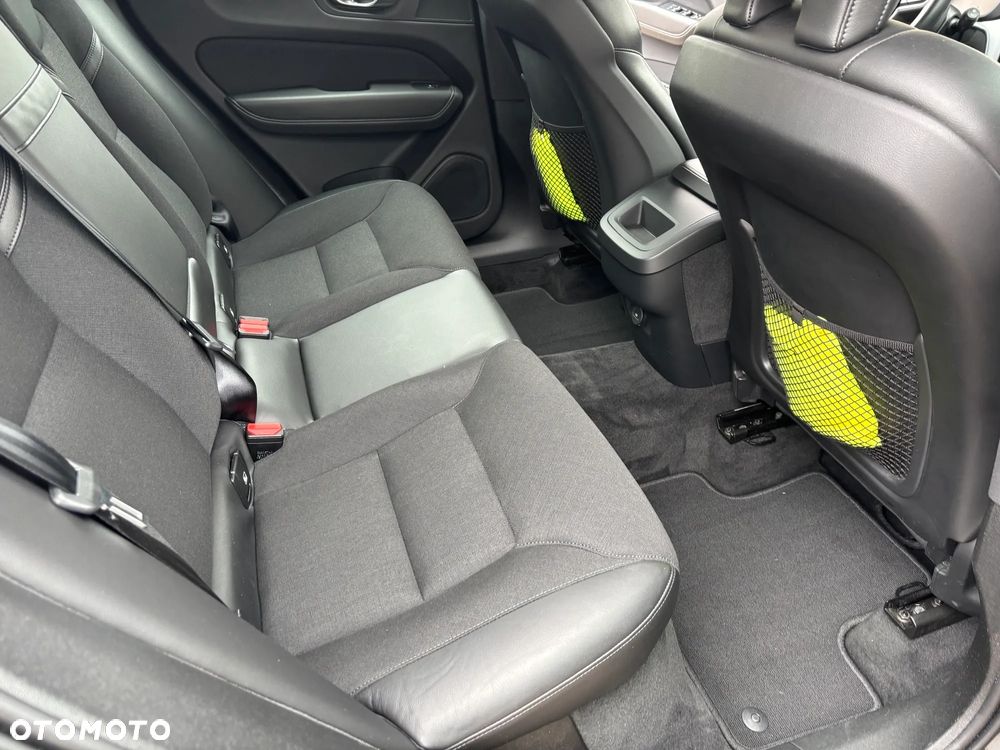 Volvo XC 60 B4 B Momentum Pro - 12