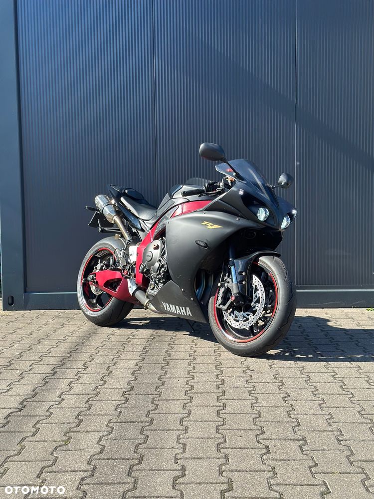Yamaha R1 - 2