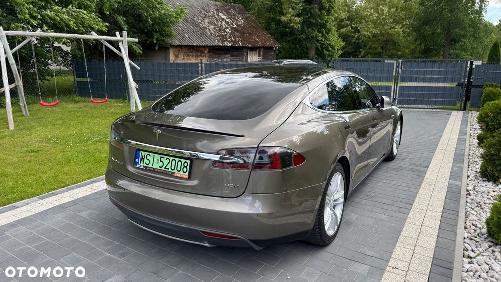 Tesla Model S 90 D - 16