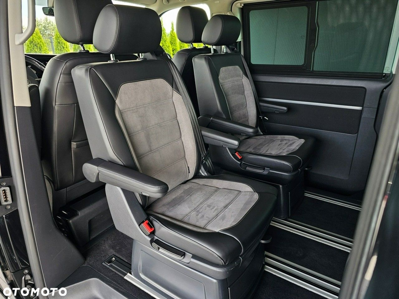 Volkswagen Multivan - 32