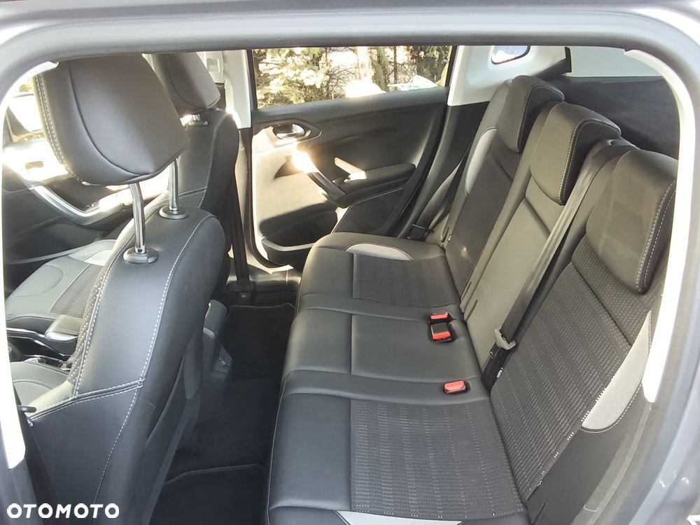 Peugeot 2008 BlueHDi 100 STOP & START Allure - 25